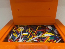 KNEX Lot 7.7 lbs mixed assortment K'NEX in carrying case