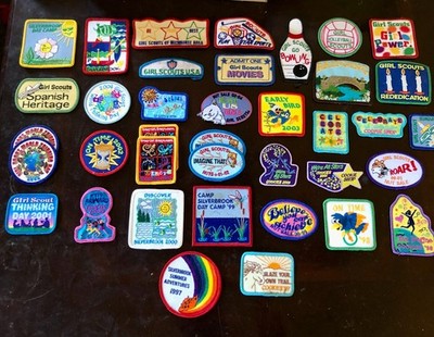 GIRL SCOUTS LOT Of PATCHES MERIT BADGES COOKIE CAMP AWARDS SCOUT GROUP 1997-2004