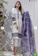 Rabia Zahur bestickter blau-wei&szlig;er Rasen Kurta Gr&ouml;&szlig;e M