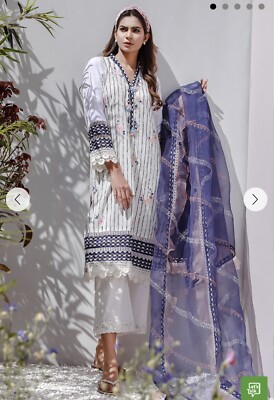 Rabia Zahur bestickter blau-weißer Rasen Kurta Größe M