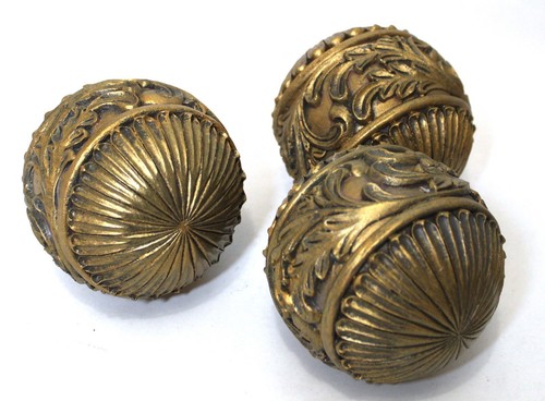 Decorative Spheres Metallic Gold Orbs Resin Balls Set 3 - Picture 2 of 4