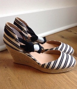 black wrap around wedges