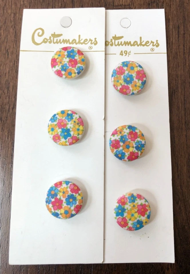 Vintage Sewing Button Cards Costumakers Le Chic Le Bouton 76 Buttons - Image 4 of 4