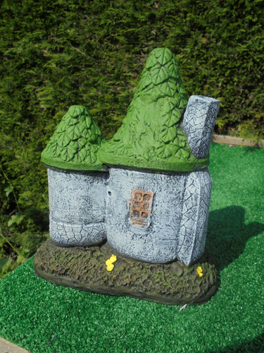 V2 Castle Fairy House concrete garden ornament - Picture 3 of 4