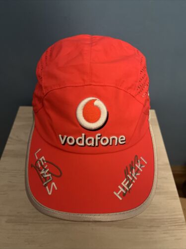 Brandneu mit Etikett Vodafone McLaren Mercedes F 1 Lewis Hamilton Heikki Kovalainen Teammütze - Bild 1 von 10