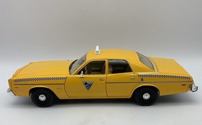 Dodge Monaco 1978 Taxi City Cab 1982 Rocky III Movie Car 1/18