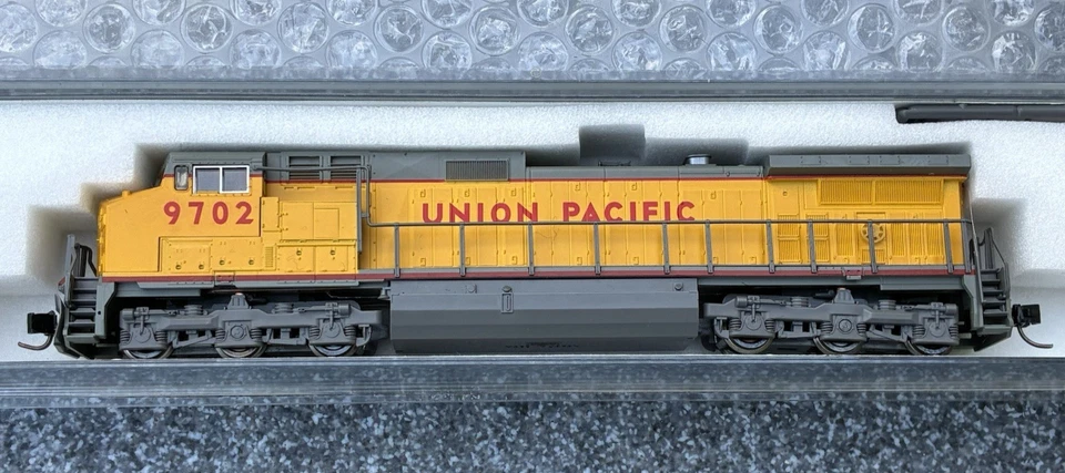 KATO N SCALE LOCOMOTIVE 176-3304 C44-9W UNION PACIFIC #9702 - NEW IN BOX - Image 3 of 4