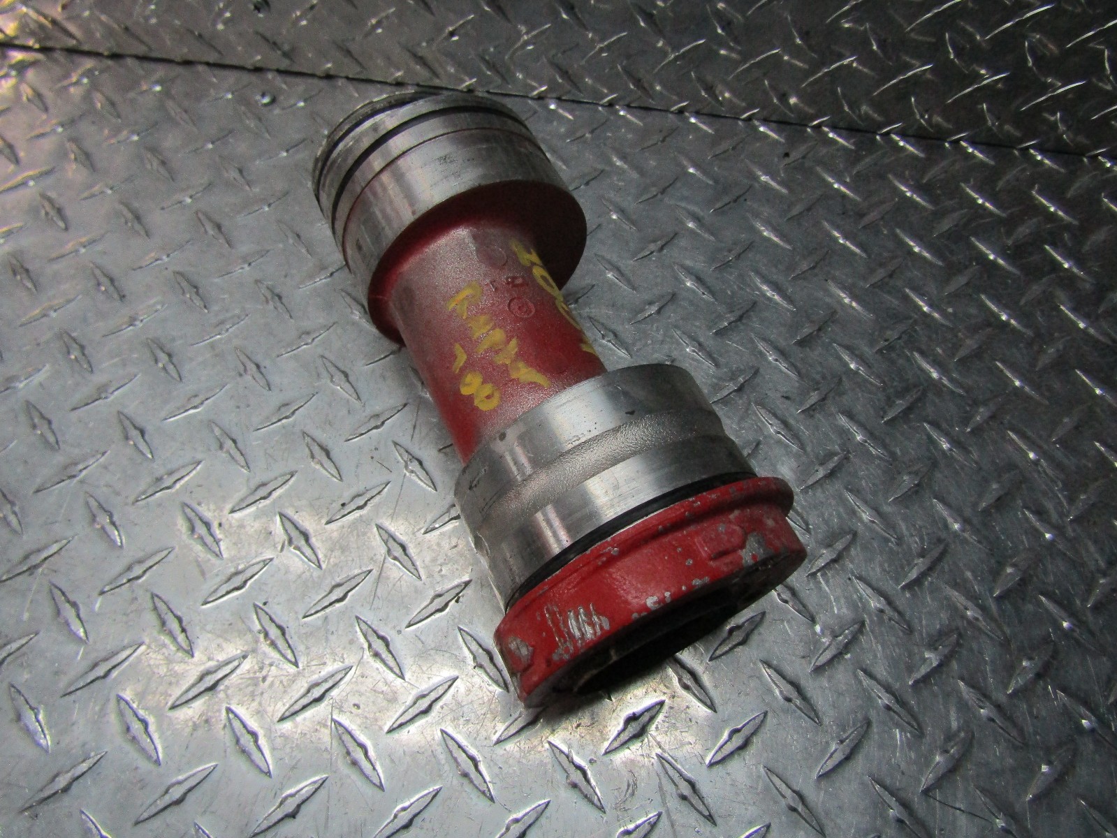 0611 YAMAHA RAPTOR 700 YFM 700 REAR AXLE BEARING CARRIER HUB ASSY GOOD