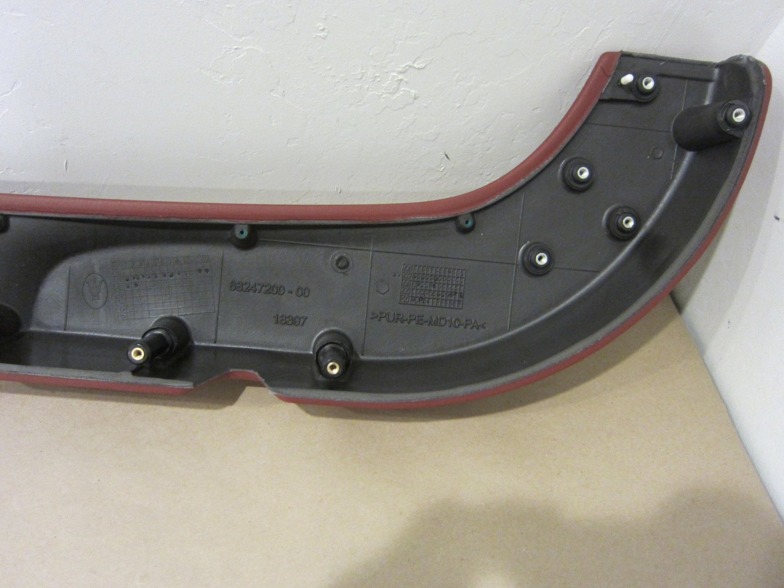 Maserati GranTurismo. LH Door Pocket/Bordeaux. Part#68257207
