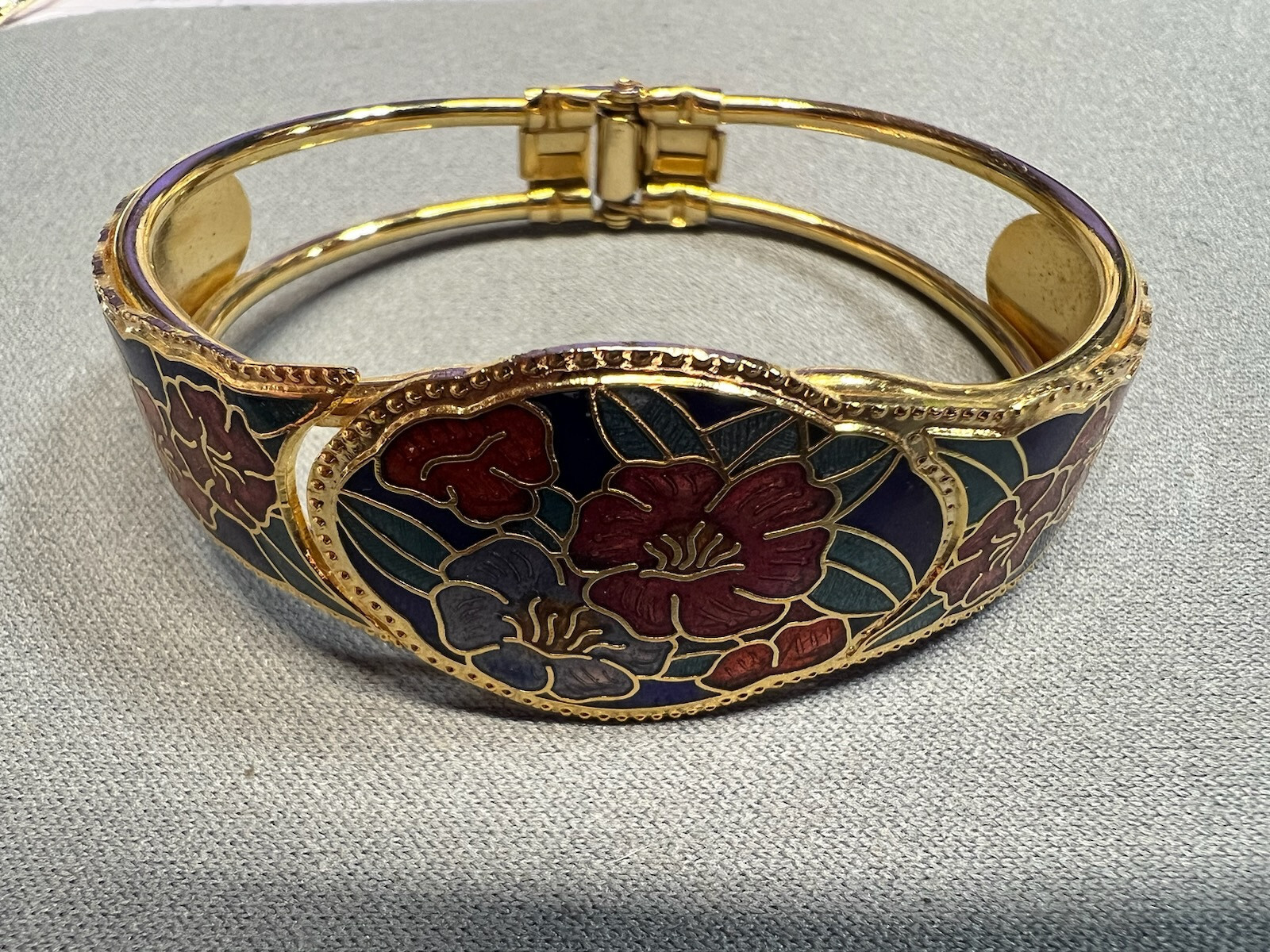 BEAUTIFUL MULTI COLORED  BRACELET - image 1