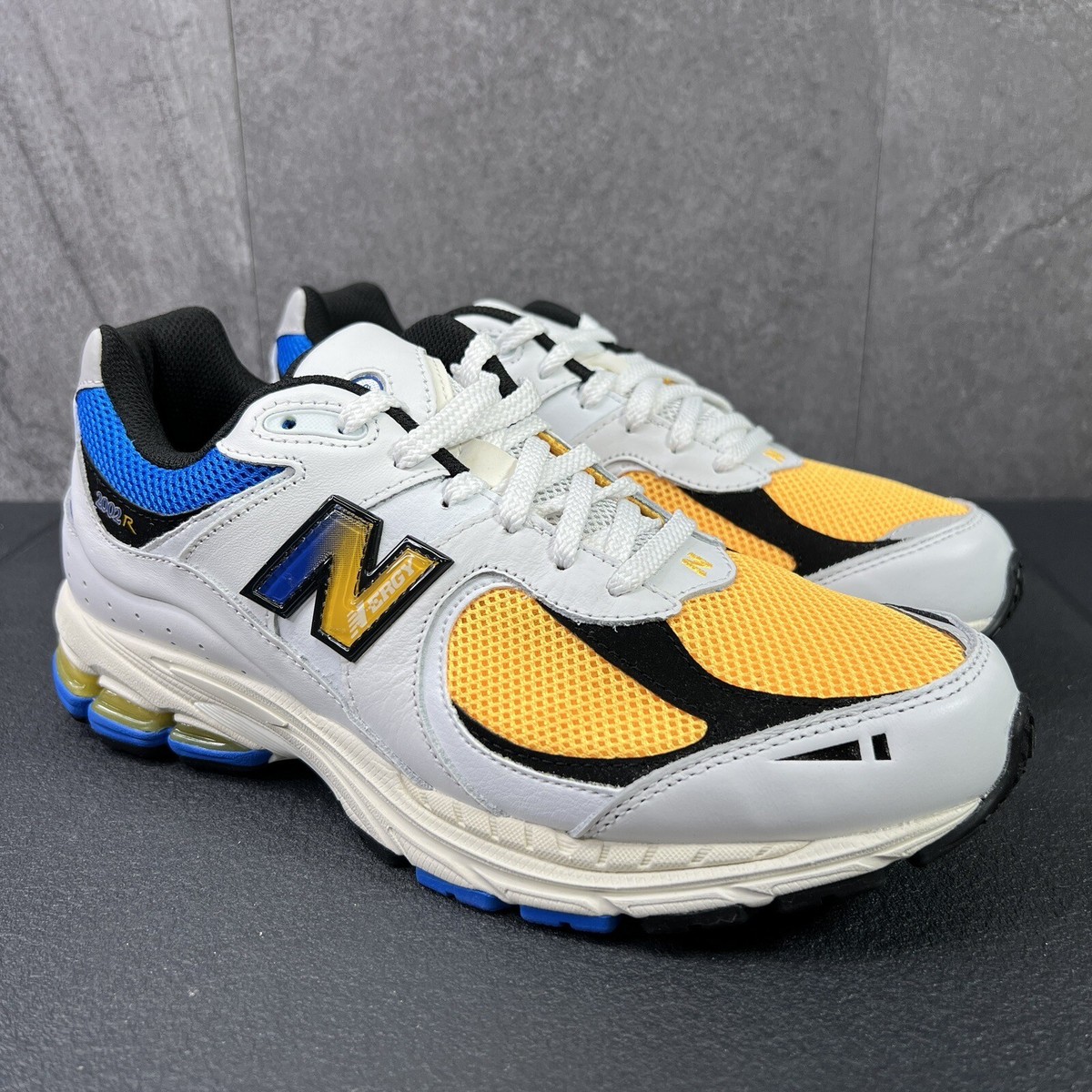 New Balance 2002R Vibrant Apricot Size 8 Mens White Blue
