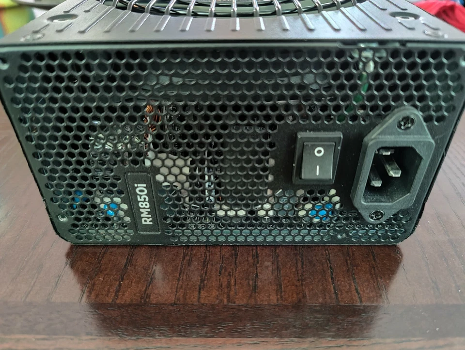 Corsair RM850i 80 PLUS Gold Fully Modular PSU W/ red cables & carbon fiber wrap - Image 4 of 4