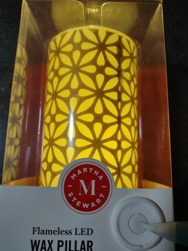 Martha Stewart flammenlose LED Wachs Stumpen Blumen Kerze 6 Std Timer NEU