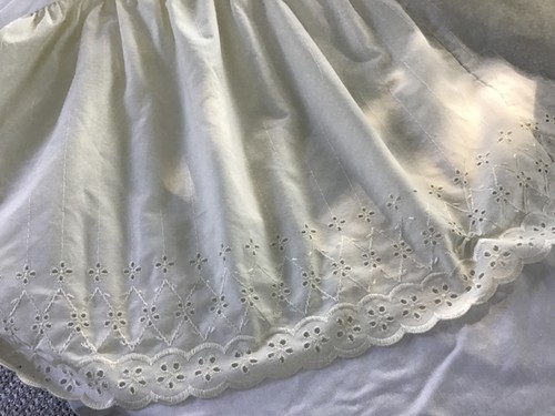#Q Bedskirt Dust Ruffle IVORY White Eyelet WESTPOINT STEVENS 15” Drop~QUEEN
