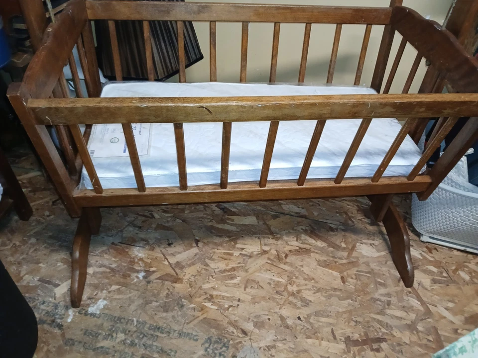 Cuna de madera vintage Jenny Lind Stlye con colchón liso Foto 4 de 4