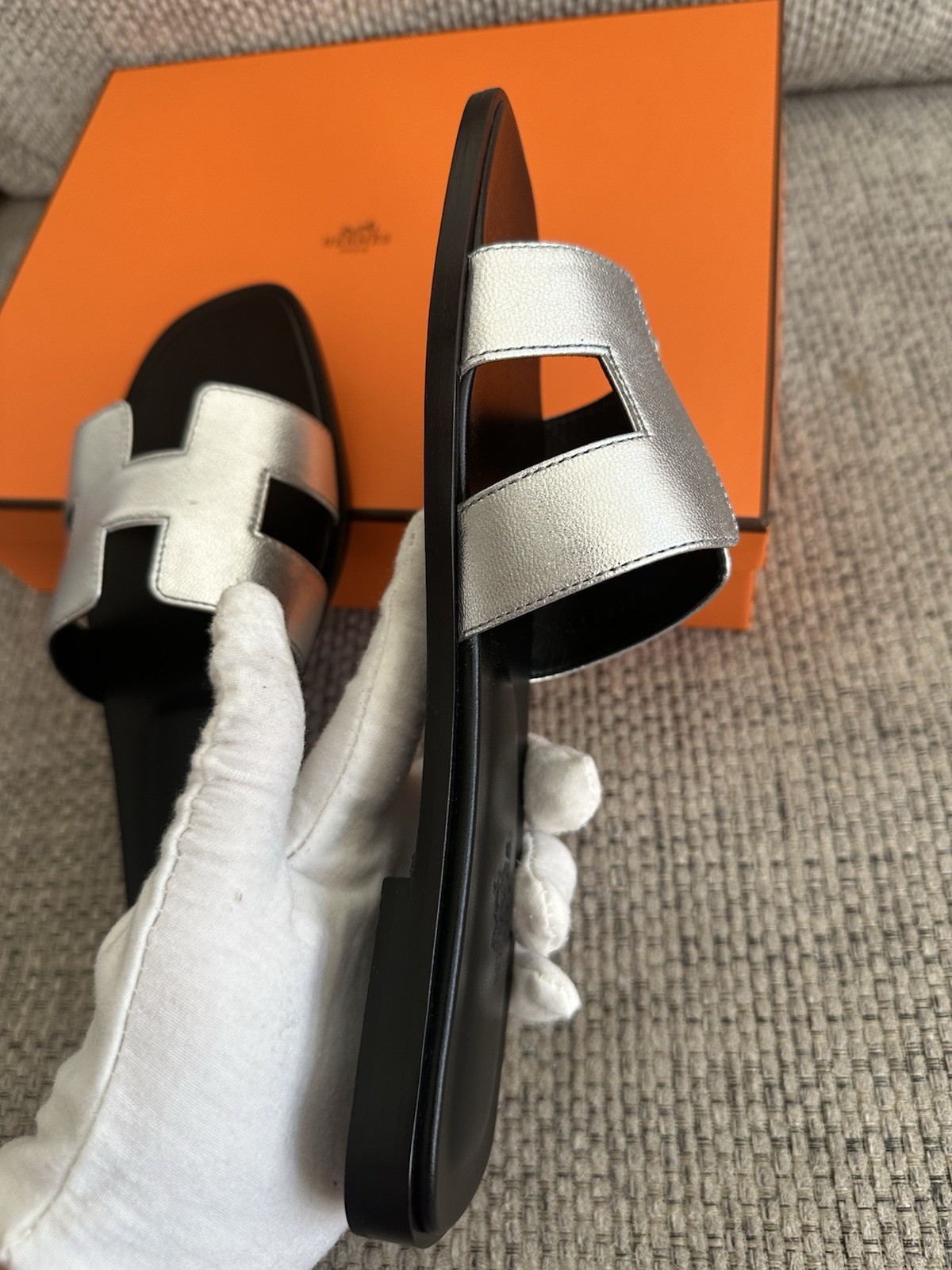 Size 38EU NEW in Box HERMÈS Gris Argenté Calfskin ORAN Sandals thumbnail 10