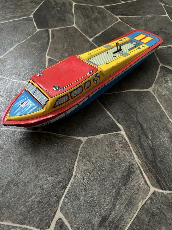 Vintage Tin Toy Boat Wind Up Cabin Cruiser The Ohio Art Co. Byran,Ohio USA 10154