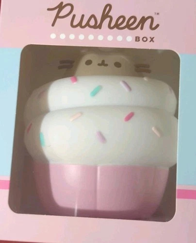 NIB Pusheen Exclusive vinyl figure - Cupcake Pusheen (Winter 2025)