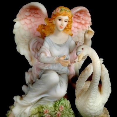 Seraphim Classics Olivia ''Loving Heart'' Angel with Swan #81478 1998 Roman, Inc
