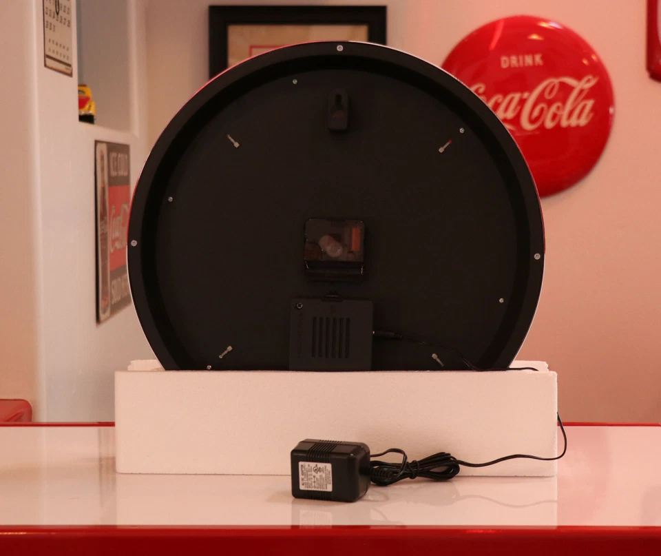 Reloj de Pared Coca-Cola Oso Polar Blanco Neón 15" Diámetro 8CCPLR Neonetics Foto 3 de 4