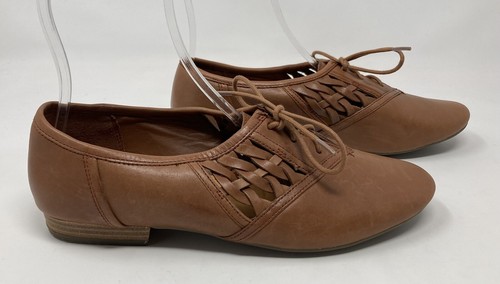 Clarks size 6.5 (39) D Tan leather woven lace up flat shoes - Picture 2 of 12