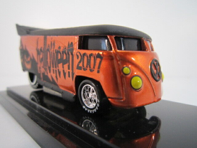 Hot Wheels Custom Hello Kitty VW Volkswagen Drag Bus 003/006