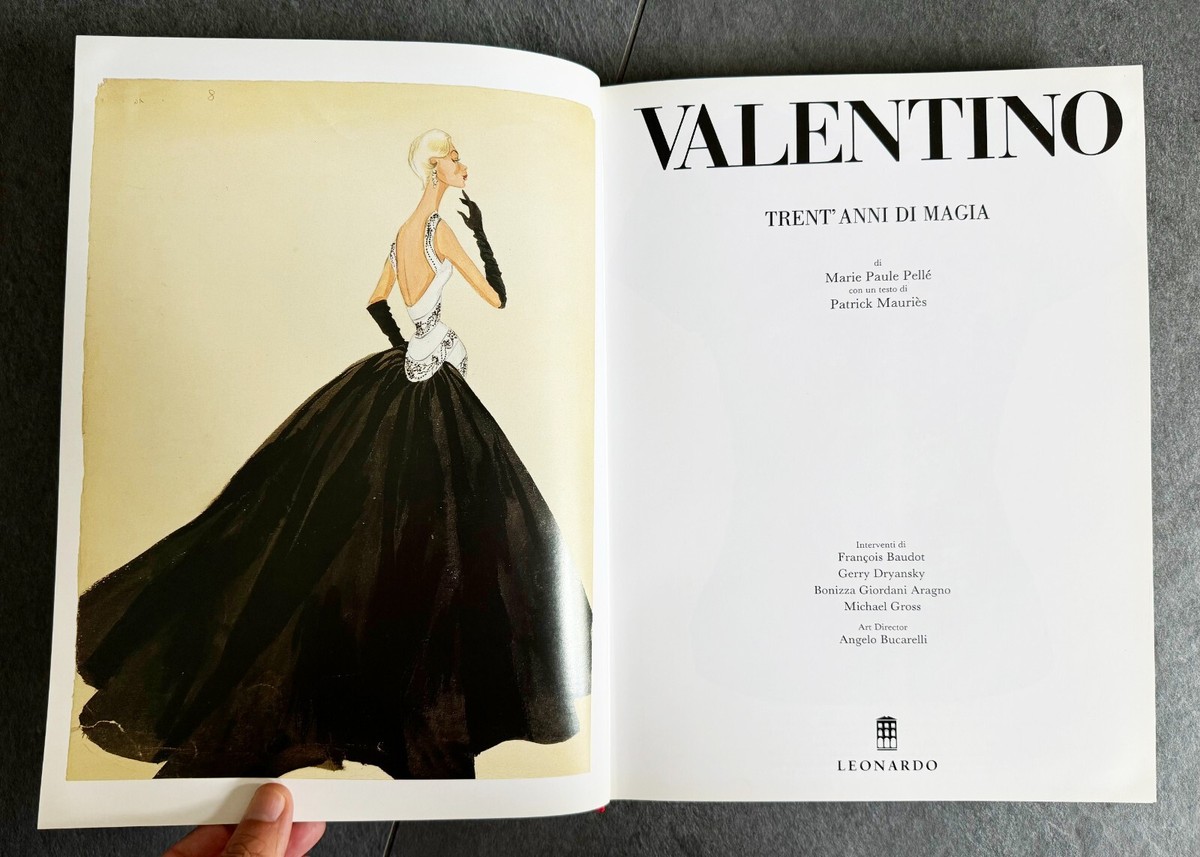 アート・デザイン・音楽 Valentino TRENT' ANNI DI MAGIA Amazon.com: Valentino Trent'Anni di Magia: Accademia