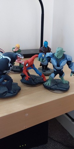 Avengers/Marvel/Disney Collectible figures Collection (16total) - Picture 5 of 7