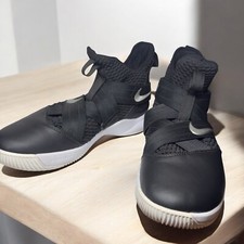 Nike (AT3872-001) LeBron Soldier Tenis Negros Para hombres Zapatos de Baloncesto Talla 9.5