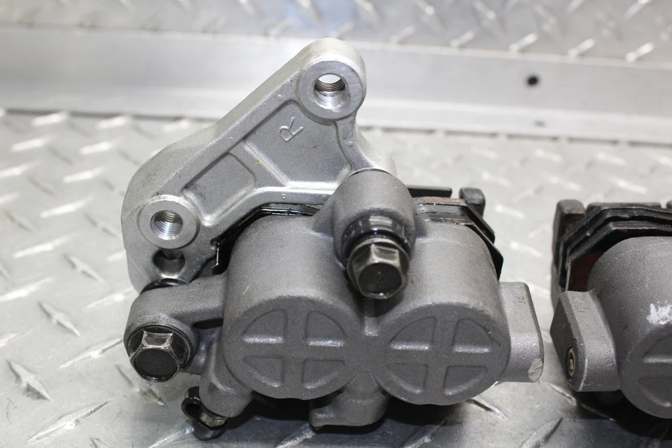 1985 HONDA INTERCEPTOR 500 VF500F RIGHT LEFT FRONT BRAKE CALIPERS 45100-MF2-016 - Image 3 of 4