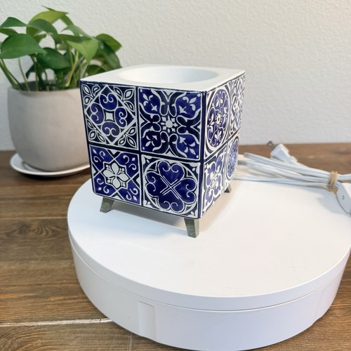 Scentsy Warmer INDIGO TILE Retired Blue Spanish-style Beach Farmhouse Delft