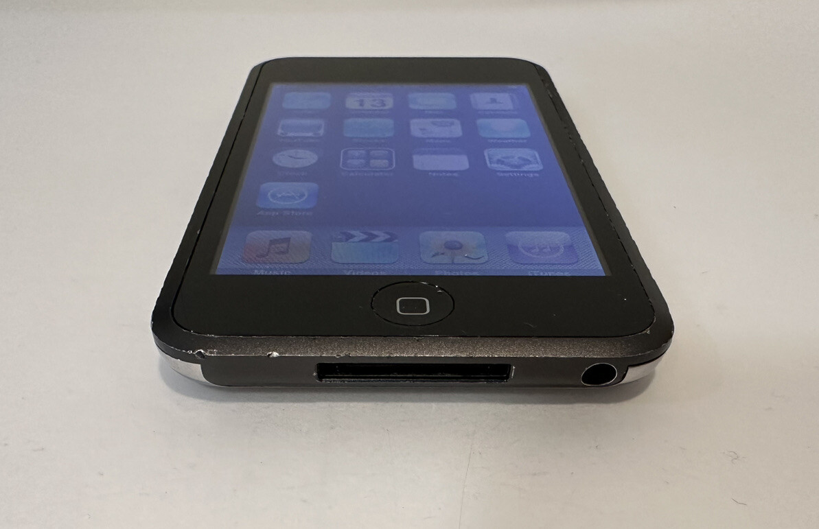 Apple iPod Touch 1st Generation Black (16 GB) Read Description