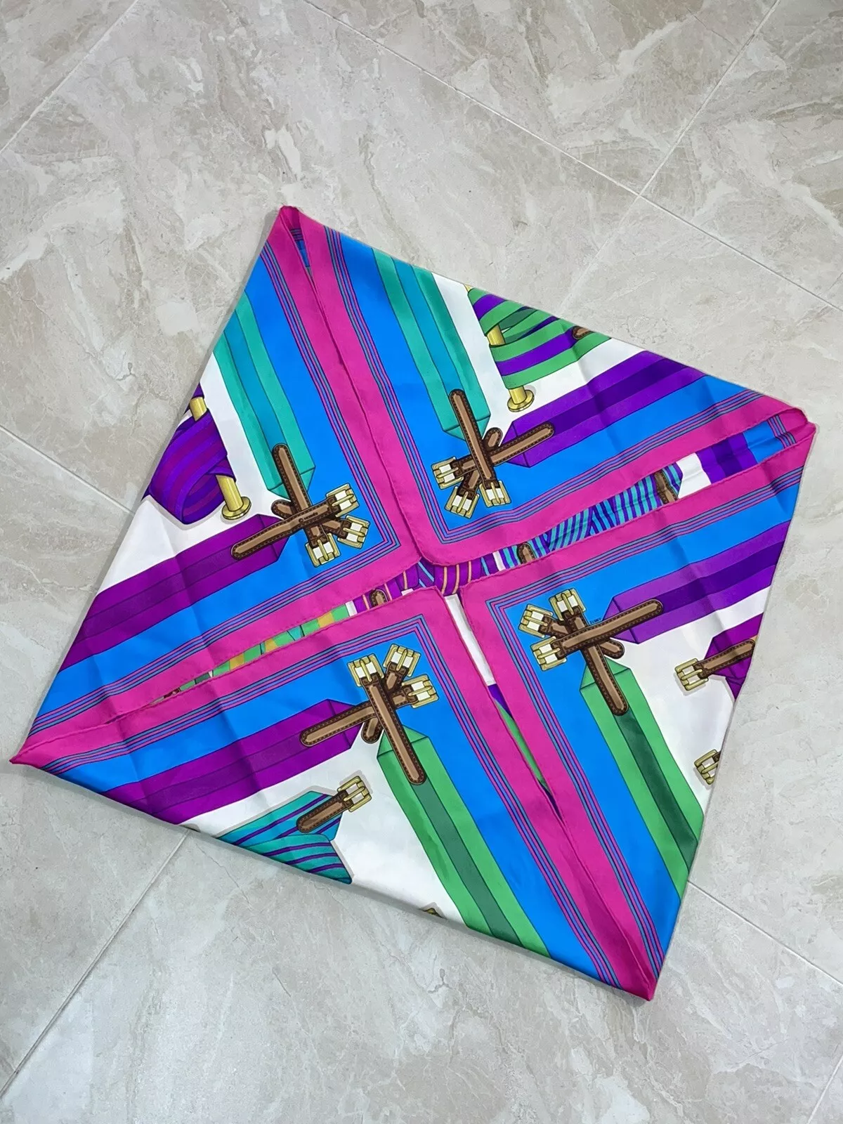 Foulard Hermès vintage : Les Sangles. Composition ludique par Joachim Metz