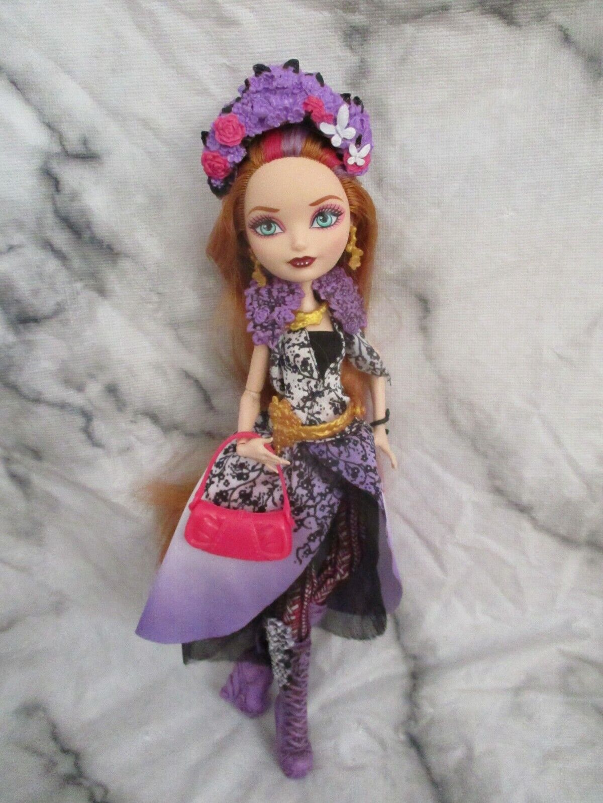 Boneca Ever After High Holly O'Hair Penteados Magicos Mattel com o