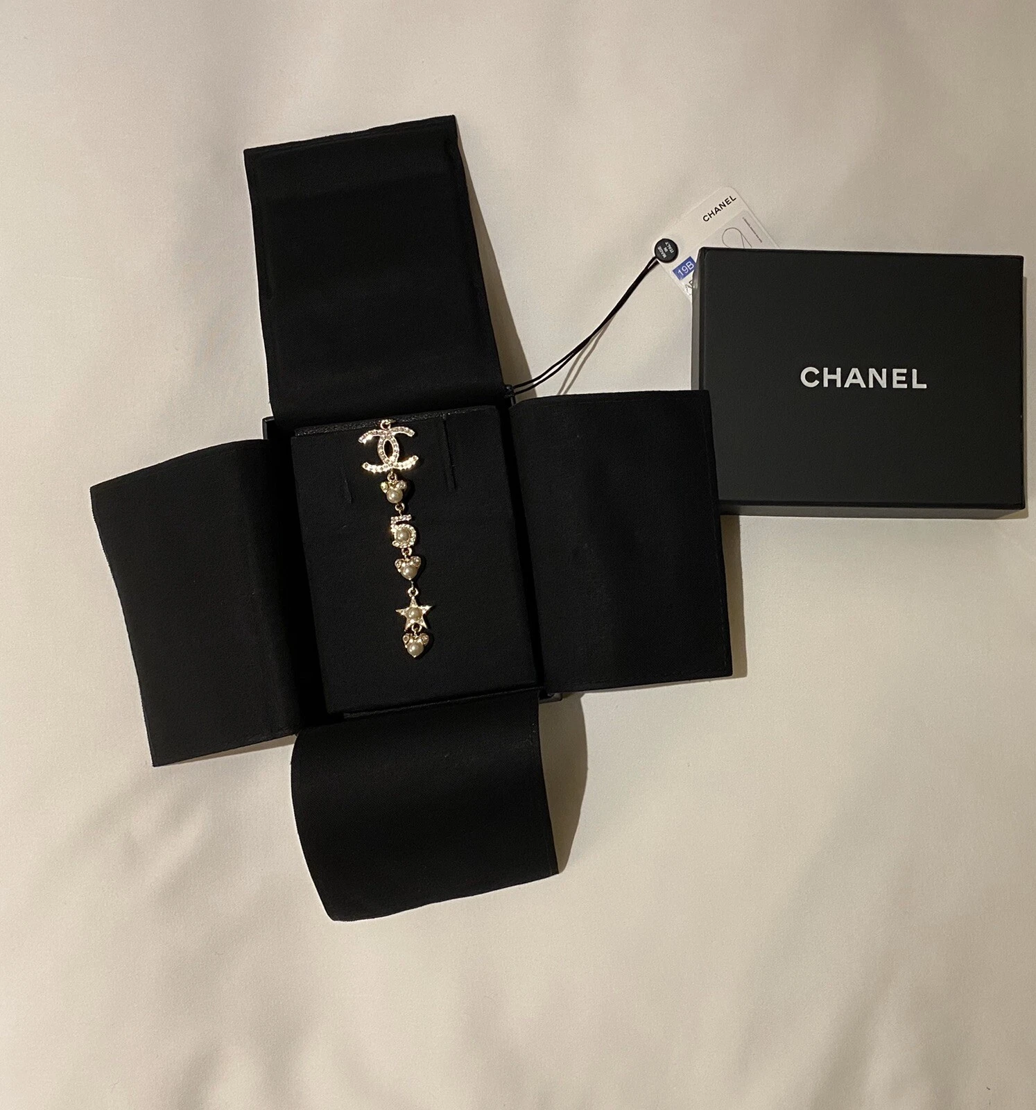 Collana CHANEL 2019 autunno inverno nuova con etichetta CC. Uscito in boutique qualche mese fa!