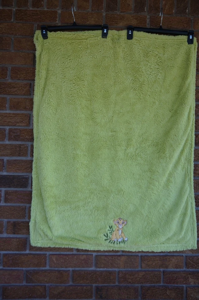 Manta BEBÉ Disney EL REY LEÓN Verde SIMBA Bordada LEÓN Hojas de Cachorro Rama Foto 2 de 4