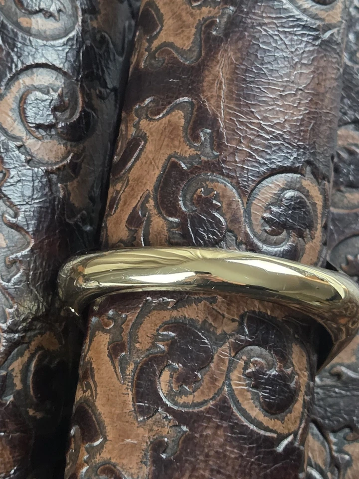 Brazalete con bisagras enchapado en oro Alexis Bittar Miss Havasham con cristales Foto 3 de 4