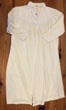 Vtg 1970  s 100 Cotton Robe With Snaps Cottage Core Lace Trim Priced Accordingly