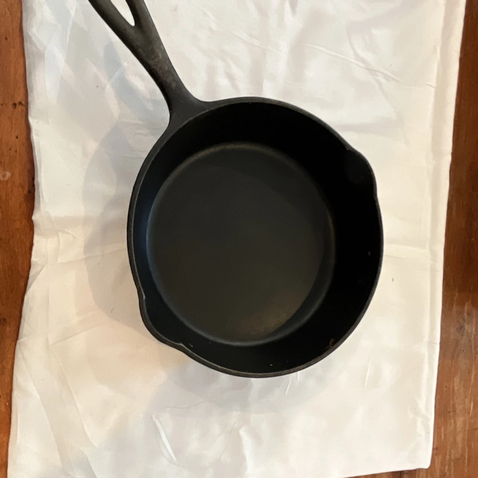 Vintage Cast Iron Pan Skillet Collectible Cookware 8 inch