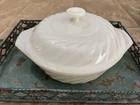 VTG Anchor Hocking Fire King Milk Glass 1.5 qt Lidded Casserole Dish Ovenware