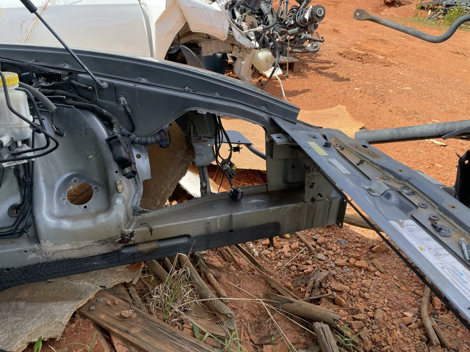 Maserati Coupe 4200GT 2005-2007 soporte radiador núcleo soporte sección corte Foto 4 de 4