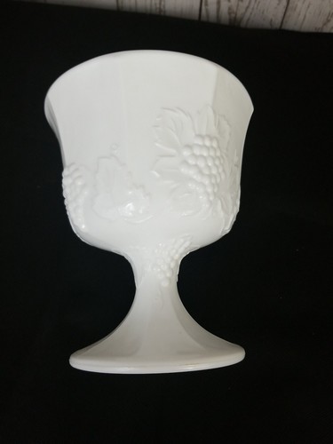 Vintage Indiana White Milk Glass Colony Harvest Grape Planter/ Compote Octogon - Picture 7 of 12