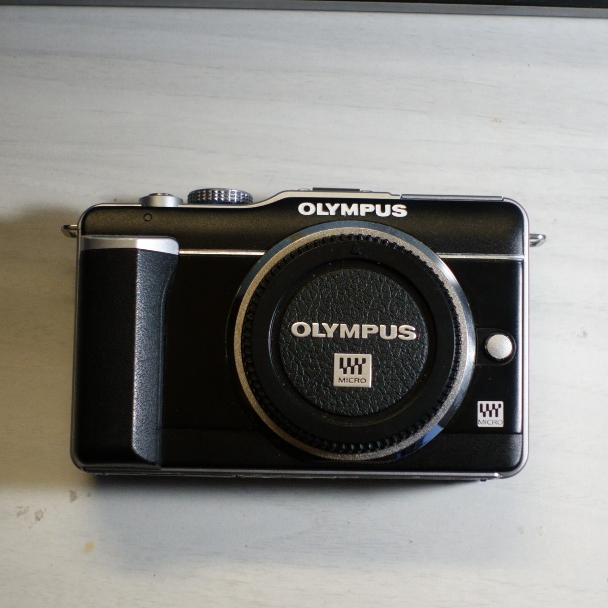 GOOD) Olympus E-PL1 12.3MP Digital Camera - Black and silver