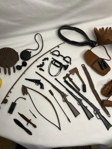 Lot Of 25 Vintage Marx Chief Cherokee Geronimo & Johnny West Accessories