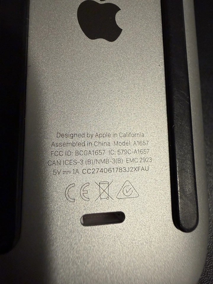 Беспроводная мышь Apple Magic Mouse — номер модели: A657 3 В постоянного тока - Изображение 3 из 3