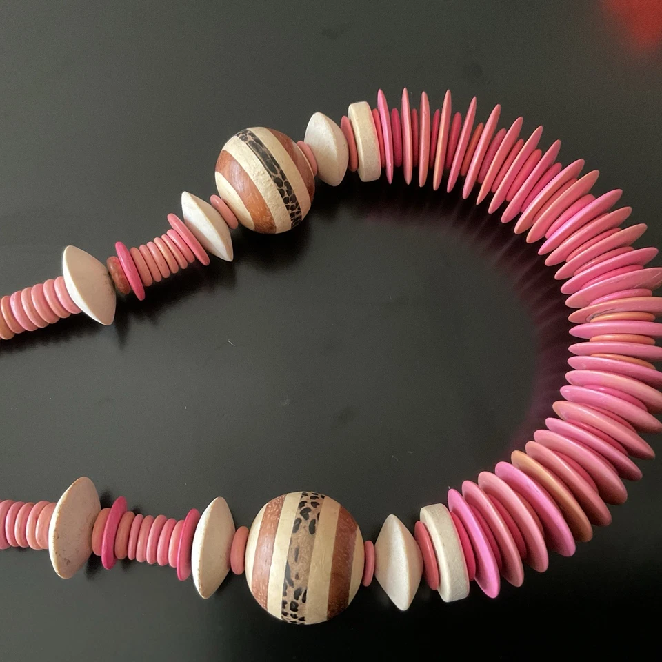 Woman Pink Wooden Necklace Made In Fhilipines - Image 3 of 4
