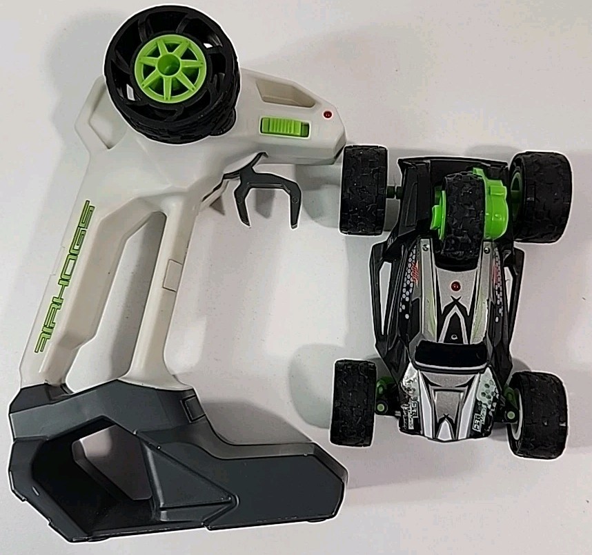 Air Hogs RC CAR Hyper Actives WHEELED Stunt Vehicle