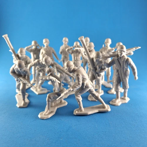 Vintage Louis Marx 1963 Gray WWII Plastic Army Men Soldiers 2.5 Figure Lot of 16