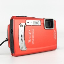 Olympus Tough TG-320 14MP Digital Camera 3.6x Optical Zoom 2.7 inch LCD Charger