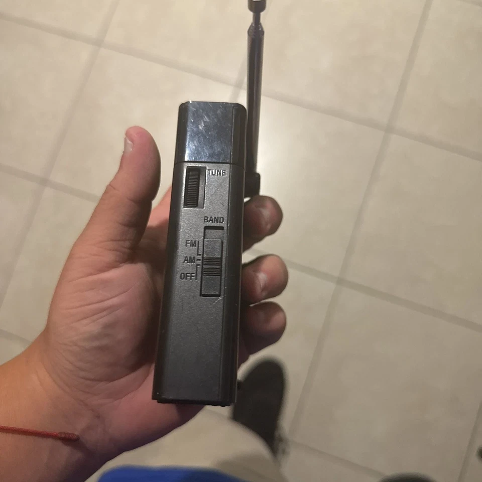 Sony Portable AM/FM Radio with Extendable Antenna - Image 3 of 4